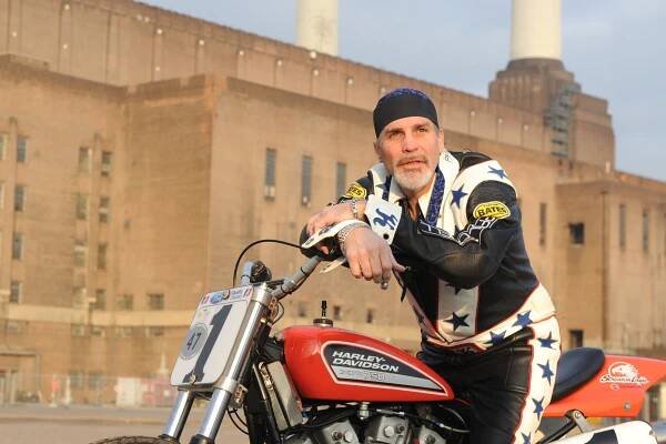 Robbie Knievel, a Motorcycle Daredevil Like His Father, Dies at 60