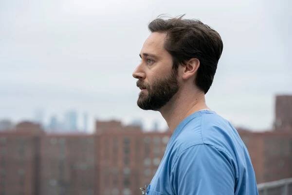 Nemocnice New Amsterdam - Nový normál (S03E01) (2021) | Tvůrci | ČSFD.cz