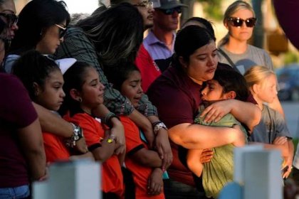 Otec jedné z žaček při střelbě pomohl z texaské školy vyvést desítky dětí a učitelů