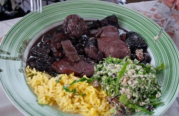 Soubor:Feijoada completa.jpg