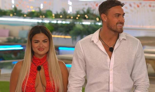 Ben Holbrough and Andrada Pop on Love Island.