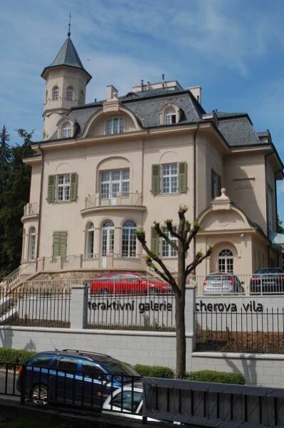 PODÍVEJTE SE: Becherova vila se před 10 lety dočkala rekonstrukce
