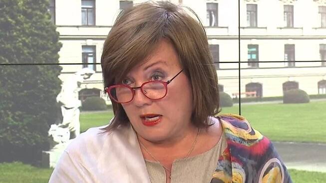 Alena Schillerová obrátila: Jasně, neumím anglicky, jako když bičem mrská – eXtra.cz