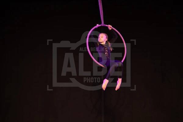 2.Aerial hoop kids 9-11 let - 2. část - albephoto.cz