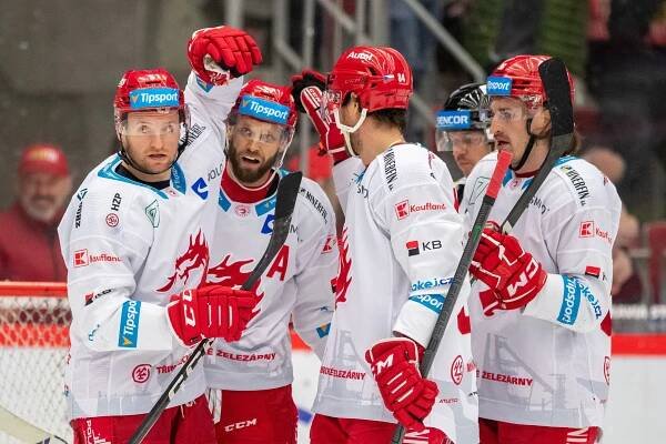 Hokejisté Třince v domácím prostředí porazili Kometu 2:1. Hradec zdolal Vítkovice v prodloužení