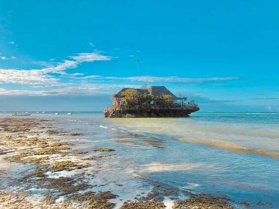 Zanzibarská restaurace uprostřed moře