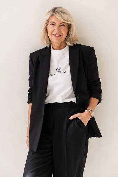Šik v každém věku: Helena Harabinová nosí moderní outfity i po šedesátce