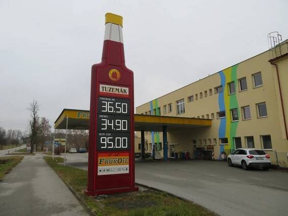 Konzumenti v Hradci natankovali 115 tisíc litrů tuzemáku. Rekord ale nepokořili