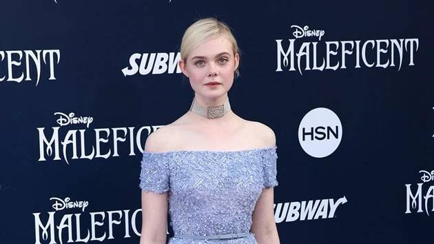Elle Fanningová na premiéře filmu Zloba - Královna černé magie (Hollywood, 28. května 2014)