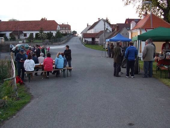 Kladení věnce 2012 - Oficiální stránky obce Osek