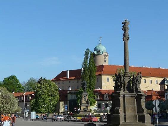 Soubor:Namesti jiriho Podebrady.jpg – Wikipedie