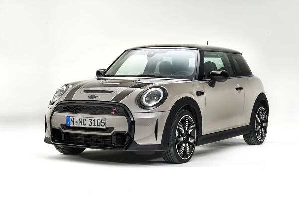 Mini prošlo modernizací, má adaptivní tlumiče a výraznou příď