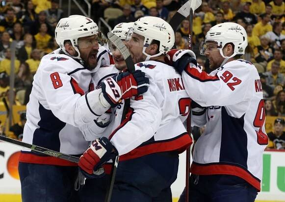 Ovečkin vystřelil Capitals druhou výhru v sérii, Wilson zlomil soupeři čelist