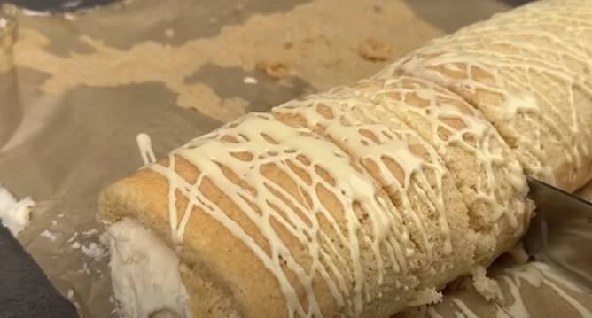 Piškotová roláda se smetanovým citronovo-ricottovým krémem a bílou čokoládou
