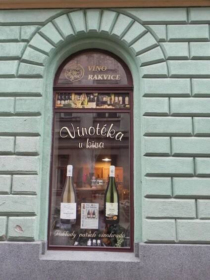 Víkendová romantika: Lahev zemského vína a talíř plný dobrot pro zamilovaný pár