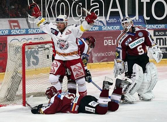 Nový ročník hokejové extraligy by měl začít 14. září. - Pražské derby rozhodly až samostatné nájezdy (1/5)