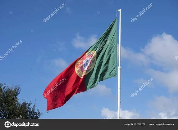 Stáhnout - Lisabon, Portugalsko, duben 2018. Portugalská vlajka mávání pohled — Stock obrázek