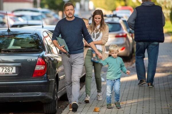 Rodiny lídrů u voleb: Babiš, Fiala, Bartoš, Rakušan, ale i Monika s luxusní kabelkou