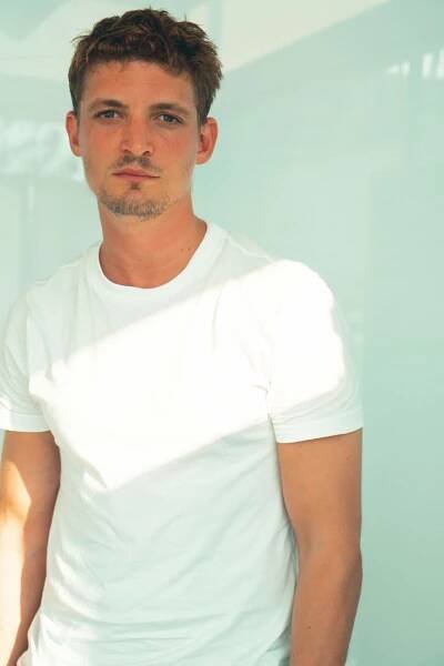 Niels Schneider Interview