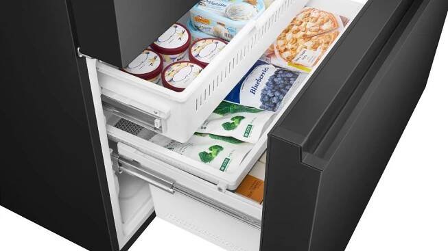 Šuplíky mrazáku chladničky Hisense French door RF793N4SAFE_05