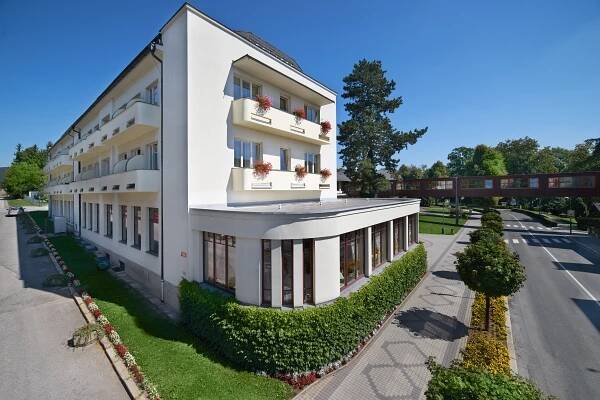 Sál hotelu Grand – Lázně Bělohrad