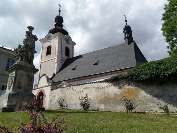 Někde nemají žádný, v Ratboři mají hned dva krásné zámky. A také pořádné průtrže mračen. Český poutník | Krajské listy.cz