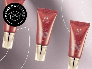 This Now-$14 Skin Tint Erases Acne and Dark Spots, But Shoppers Say It Feels Like You’re “Wearing Nothing”