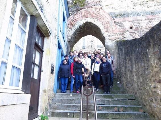 Folklorní soubor ve Francii - Střední odborná škola a Gymnázium Staré Město