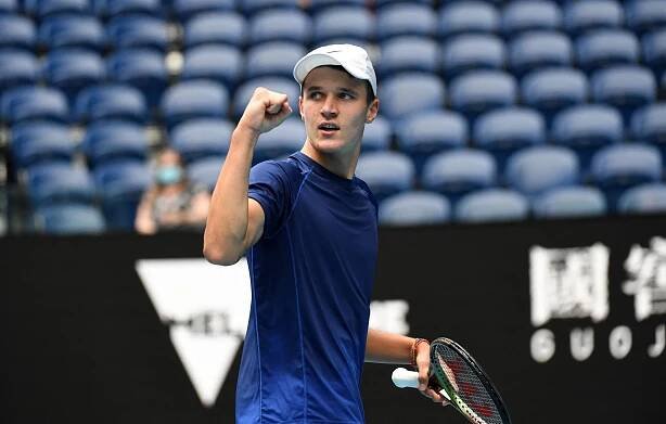Jakub Menšík sbírá ITF tituly, zvládl i své třetí finále