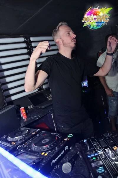 DJ ENRICO - STUDIO 54 PRAGUE .:. Galerie / Mácháč Club Tour 2019 - Aneri Moravský Krumlov (16.8.2019)