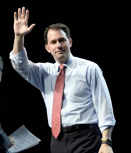 Republikán Scott Walker vzdal prezidentskou kandidaturu. Varuje před Trumpem