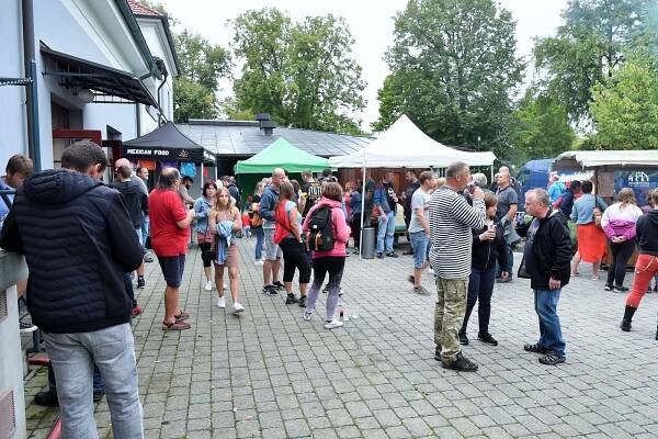 Dobré pivo i dobrá muzika. V Týně nad Vltavou bylo veselo