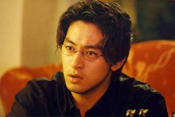 Happy End Korean movieperson' 'portrait' 'glasses' 'indoors.