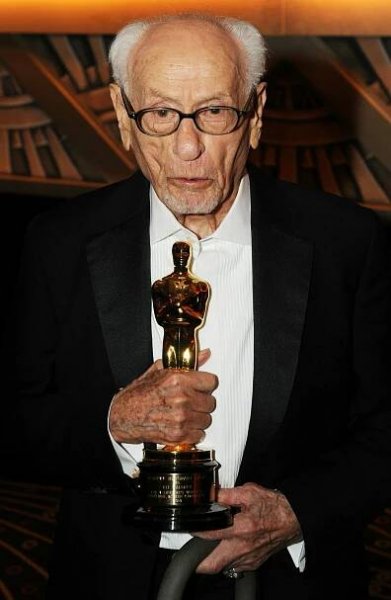 Eli Wallach, Multifaceted Actor on Stage and Screen, Dies at 98 - The New York Times