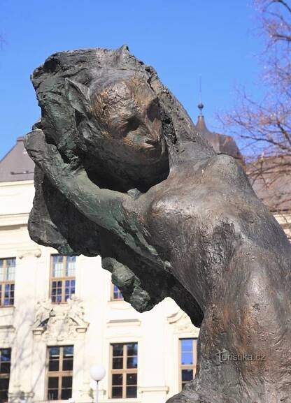 Brno - socha Lišky Bystroušky
