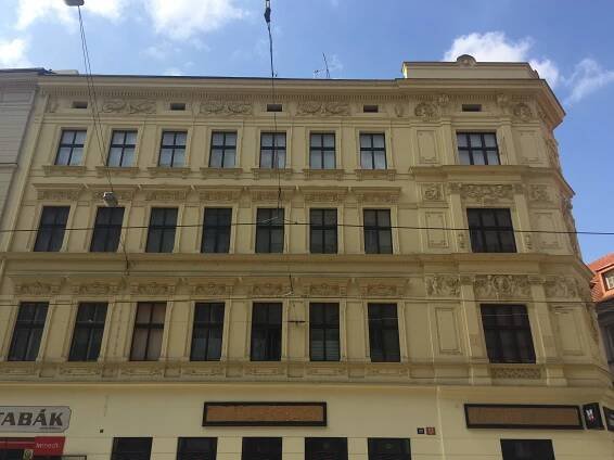 Soubor:Fasáda nárožního domu čp. 172 (ulice Černá a Myslíkova).jpg – Wikipedie