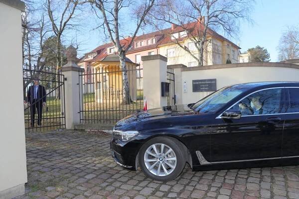 Čínský velvyslanec na Hradě: Loučení se Zemanem. A dar pro Klause na Hanspaulce
