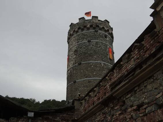 Hauenštejn (též Horní hrad či Hauenstein) – www.kissak.cz