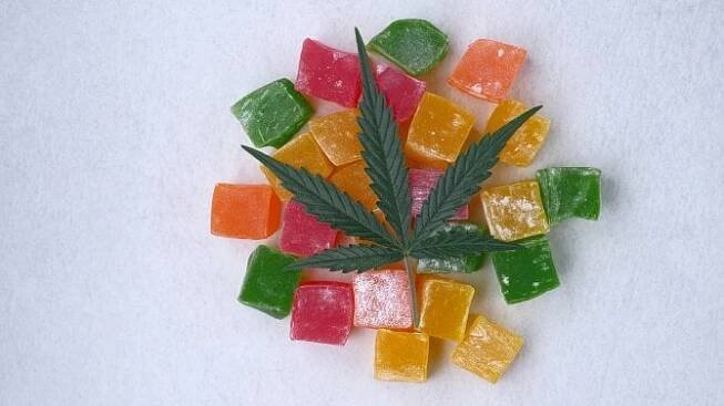 Nová droga HHC je i v cukrovinkách, v Česku si ji mohou koupit i děti