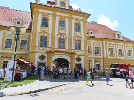 Borůvkobraní v Borovanech na Českobudějovicku si užívaly tisíce lidí