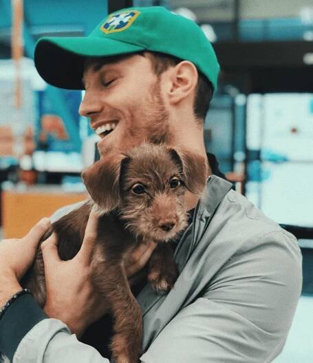 Jonathan Keltz and Lua the dog in 2018