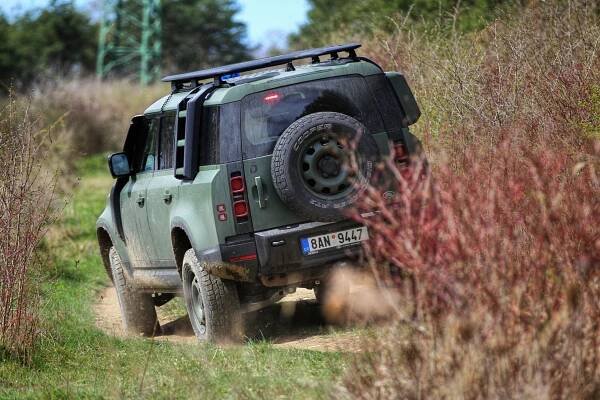 POLICEJNÍ / VOJENSKÝ LAND ROVER DEFENDER | DAJBYCH 4x4