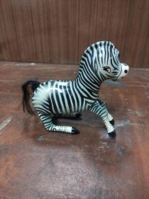 Stará plechová hračka - chodící zebra  - Starožitnosti a umění