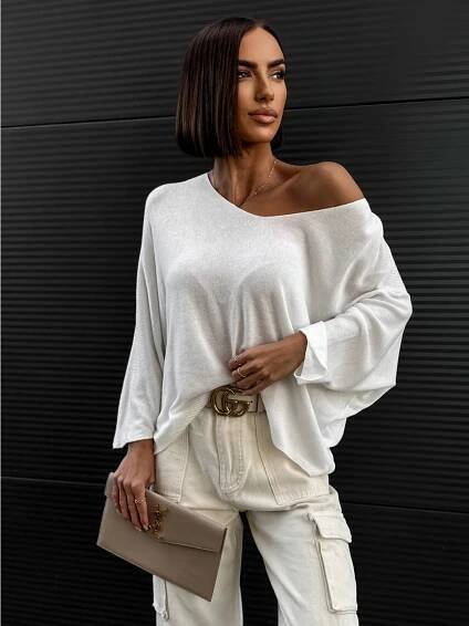 Bílý volný svetr BALATON s výstřihem do V | Erika Fashion