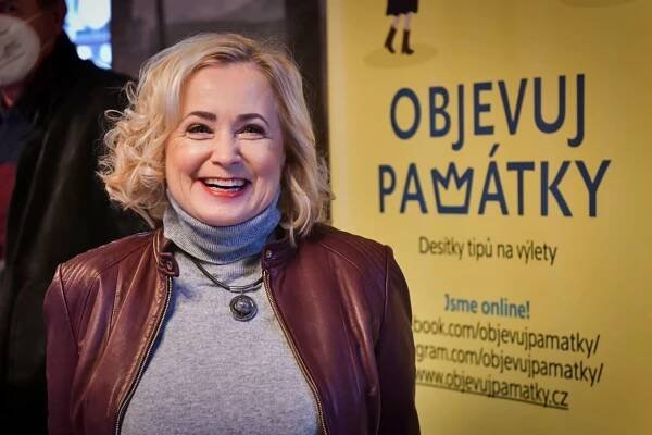 Pohádka Jana Budaře, v níž se Jana Nagyová objeví, se jmenuje Princ Mamánek.