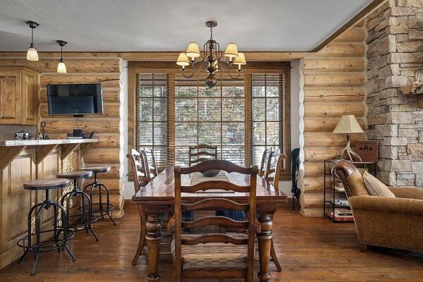 Eagle's Nest Cabin - Victor Idaho