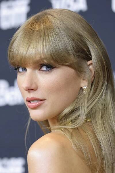 If Anyone Can Stop the Coming AI Hellscape, It’s Taylor Swift
