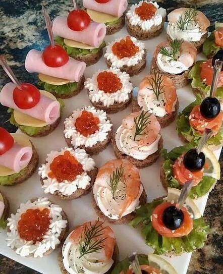 there are many small appetizers on the plate