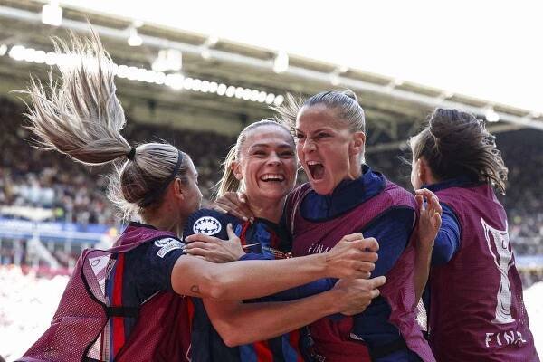 Barcelona otočila finále a podruhé triumfovala v Lize mistryň