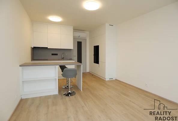 Pronájem bytu 1+kk 38 m², Výstavní, Praha - Háje